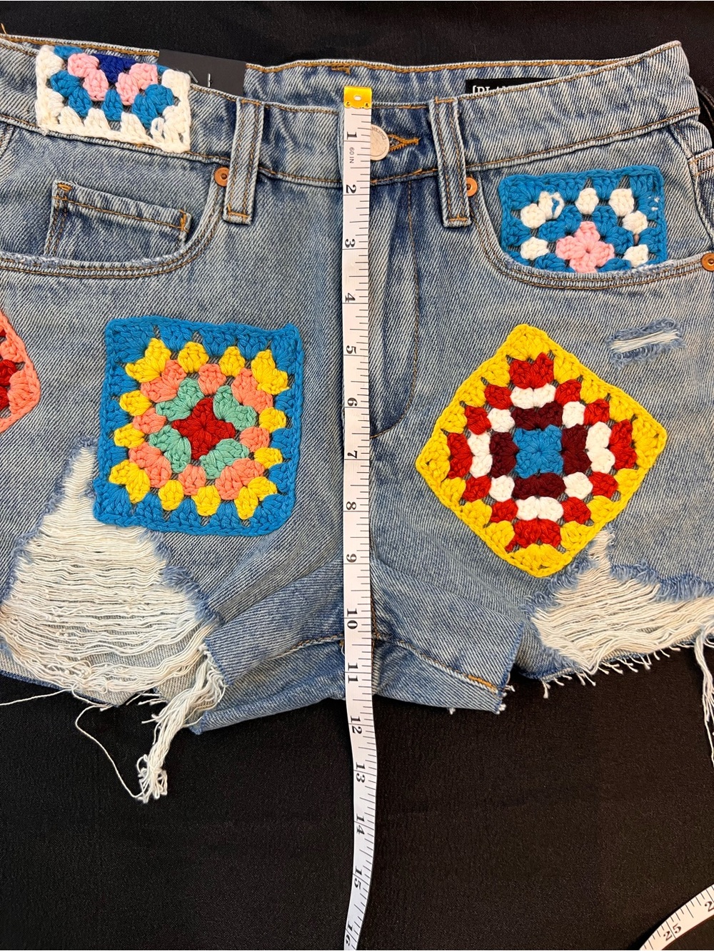 Blank NYC The Barrow Vintage High Rise Denim Shorts Crochet Patches size 25 NWT - Picture 7 of 10